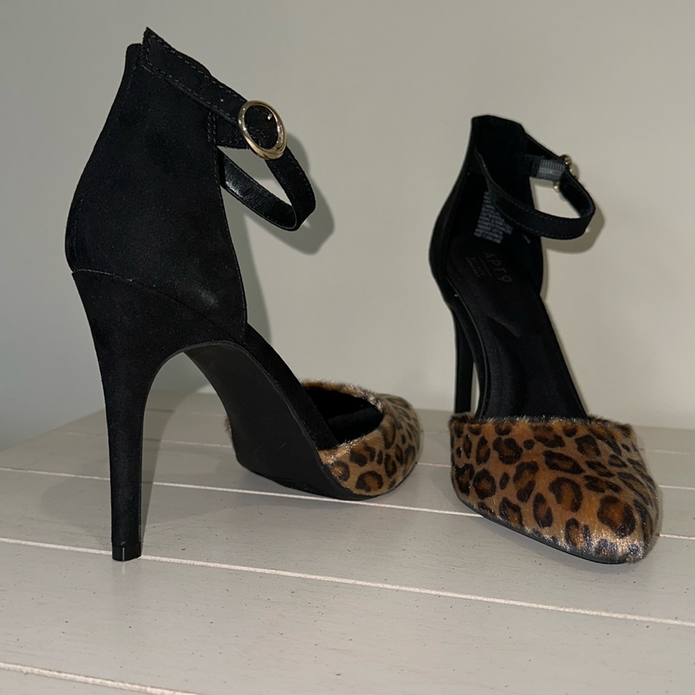 Apt.9 ladies heels, size 8.5. Leopard print, mm fur. New w/o tags. Never worn.